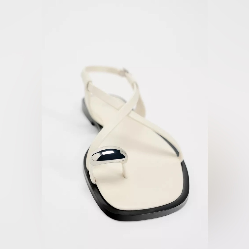 ✨ZARA✨FLAT STRAPPY SANDALS WITH METAL ORNAMENT - Picture 5 of 7